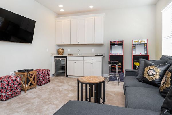 Loft (Angle) 
Pacman + Mortal Combat
Video Arcades