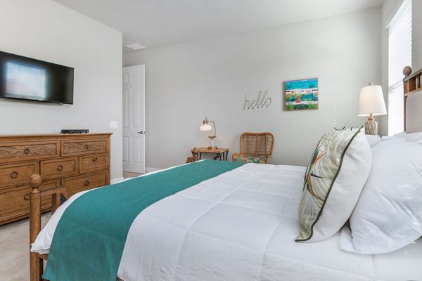 Master Bedroom 1 (Angle)
43" Smart TV