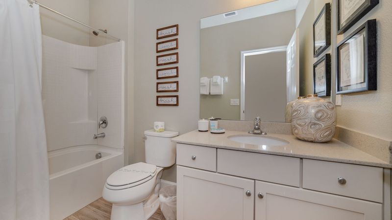 Hall Bathroom Upstairs
Tub/Shower Combo