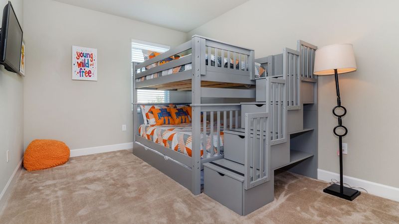 Robots 
Double/Double + Double Trundle Bunk Bedroom Upstairs 8
32" TV