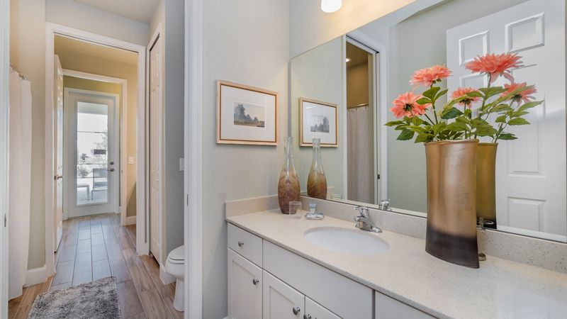 Jack N Jill Bathroom 3 Downstairs
Tub/Shower Combo