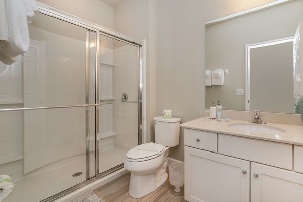 King Suite Bathroom 5 Upstairs
Shower