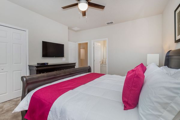 King Suite Bedroom 5 (Angle)
43" Roku TV