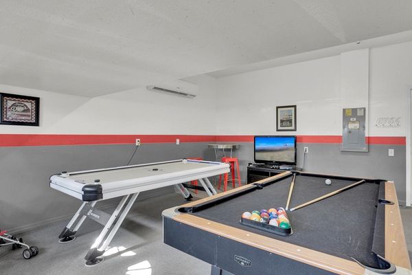 Game Room
Pool Table Air Hockey
43" TV Xbox 360