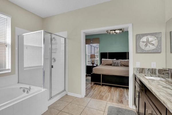 Master King Bathroom (Angle)