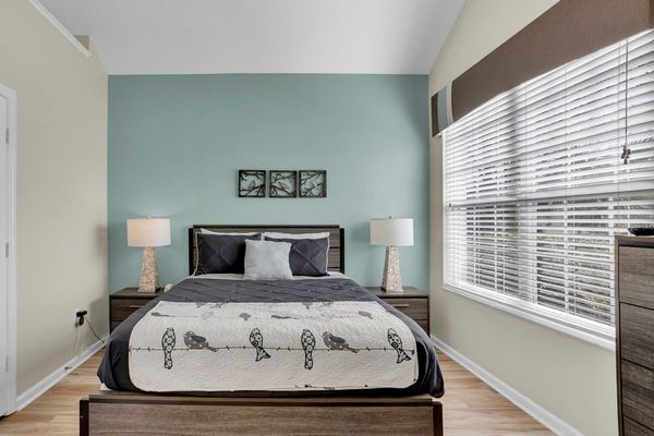 Queen Bedroom 5 Downstairs
32" TV