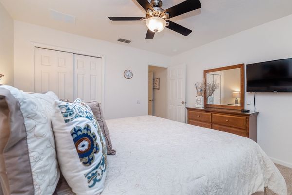 King Suite Bedroom 4 (Angle) 
39" TV