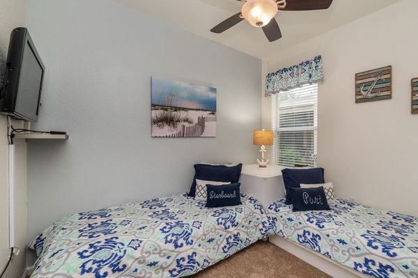 Twin/Twin Bunk Bedroom 3 Downstairs
32" TV

THIS BEDROOM HAS BEEN CHANGED TO A TWIN/TWIN BUNK BEDROOM