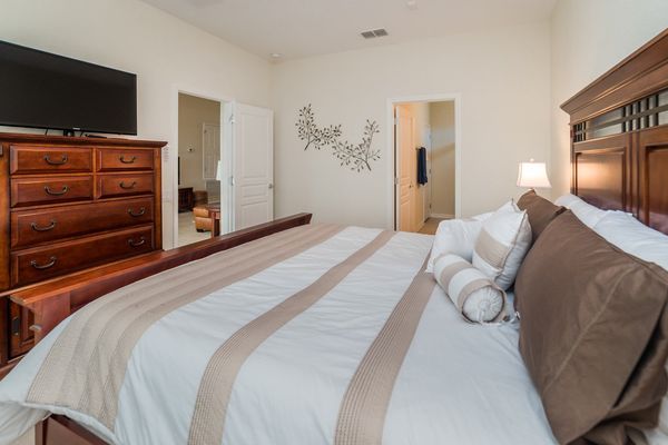 Master King Bedroom 1
40" TV