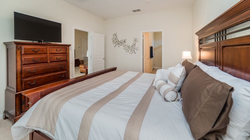 Master King Bedroom 1
40" TV