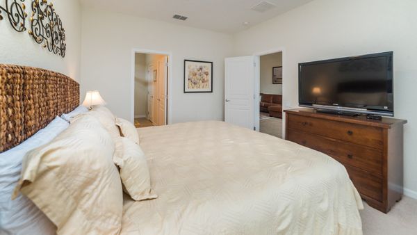 Master King Bedroom 2
46" TV