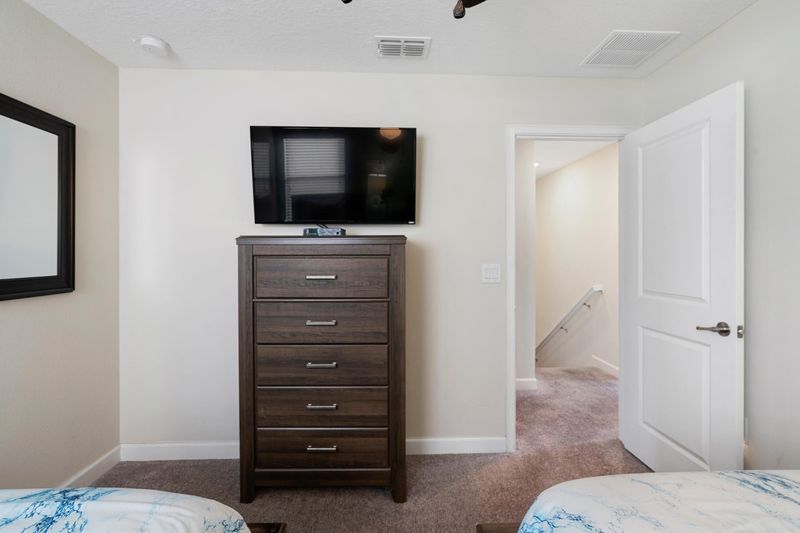 Two Twins Bedroom 4 Upstairs
42" TV