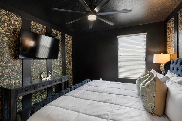 King Suite Bedroom 6 Upstairs
50" TV