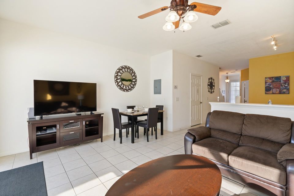 Living / Dining 58" Smart TV