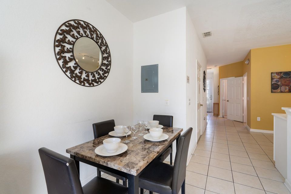 Dining / Entry