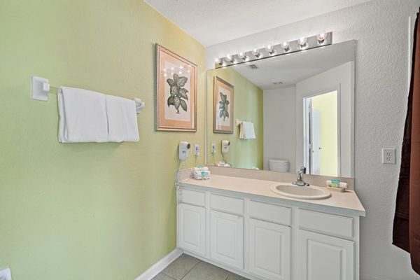 Master King Bathroom Upstairs 1