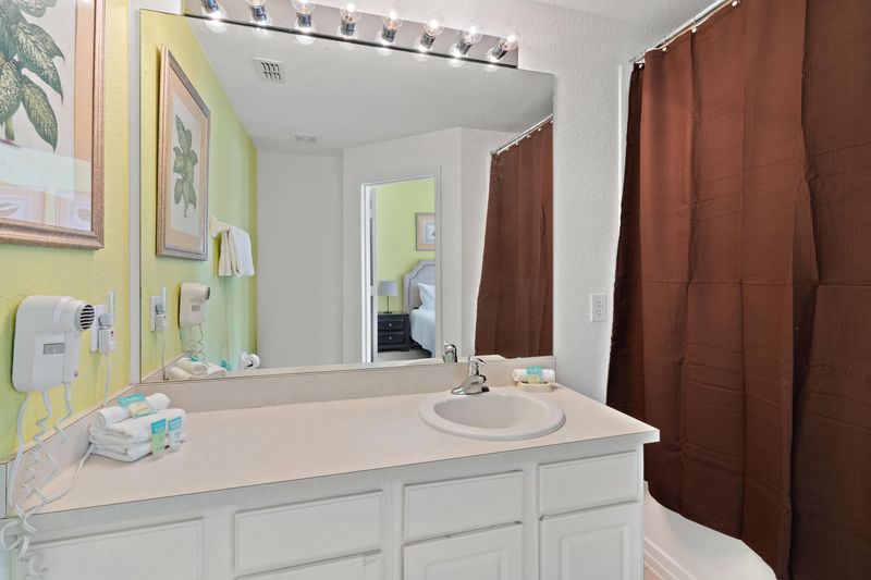Master King Bathroom Upstairs 1 Tub/Shower Combo