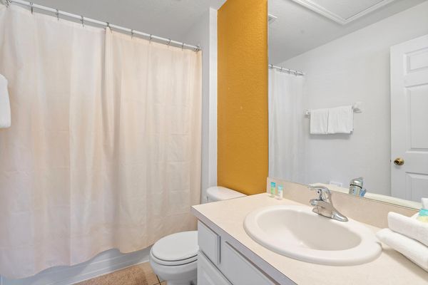 Two Twins Suite Bathroom 2 Upstairs Tub/Shower Combo