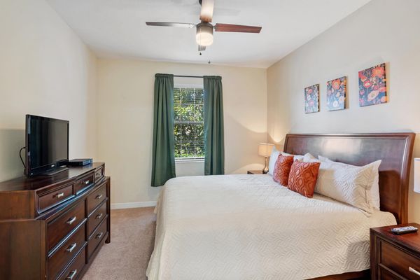 King Bedroom 1 Downstairs
32" TV