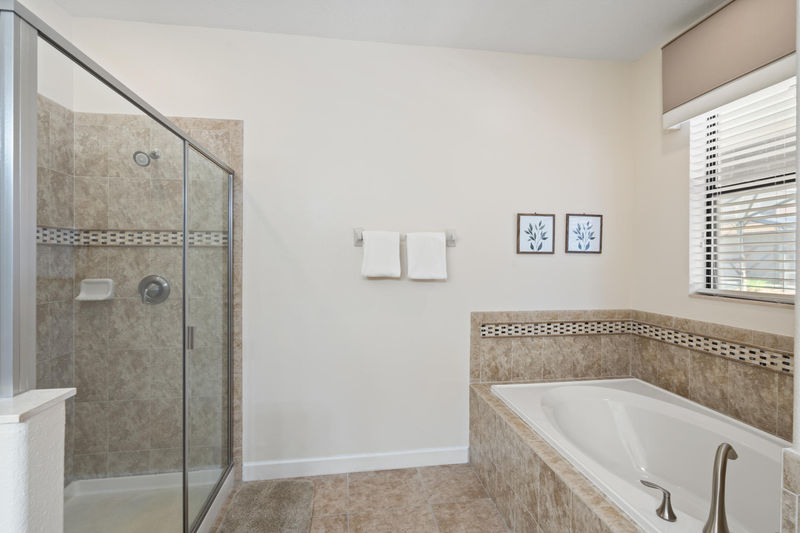 Master King Bathroom 1 Downstairs 
Tub & Shower