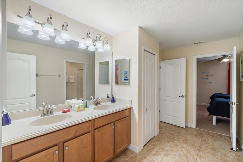 Jack N Jill Bathroom 3 Upstairs (Bedroom 3 & 8) Shower