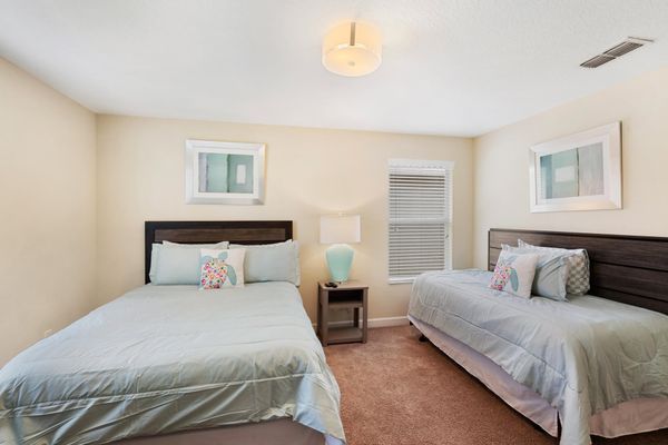 Queen / Twin Bedroom 4