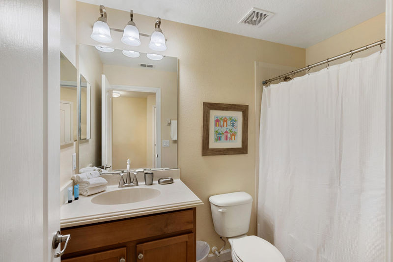 Hall Bathroom 5 Upstairs Tub/Shower Combo