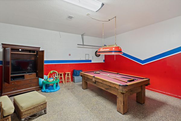 Game Room Pool Table 39" TV