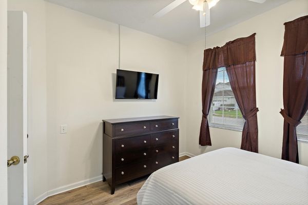 Queen Bedroom 3 40" TV