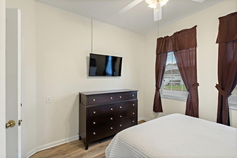 Queen Bedroom 3 40" TV