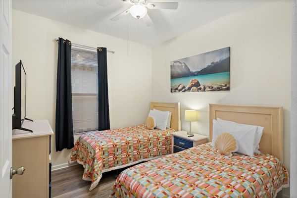 Two Twins Bedroom 4 40" Smart TV