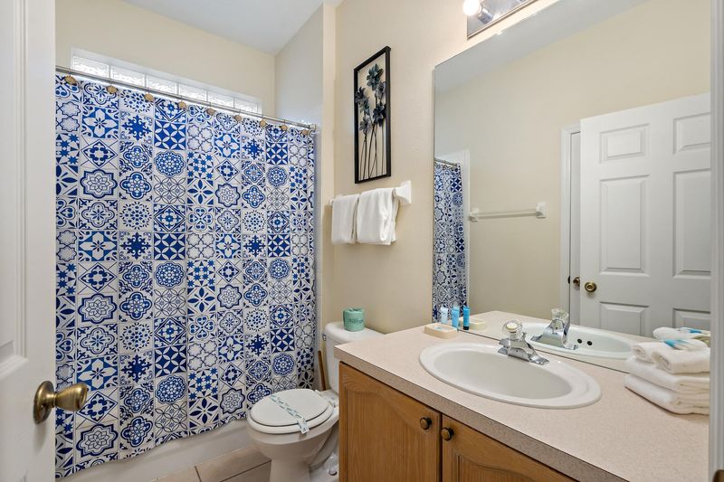 Hall Bathroom 3 Tub/Shower Combo