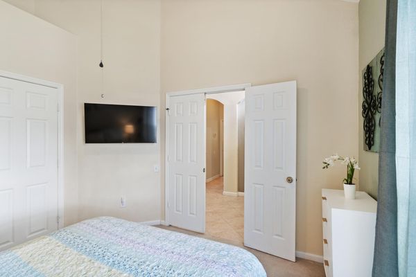 Queen Bedroom 5 Downstairs 
43" Roku TV
