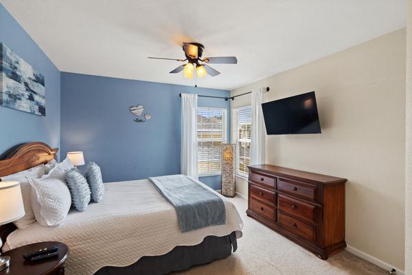 Queen Bedroom 4 Upstairs 
43" Roku TV