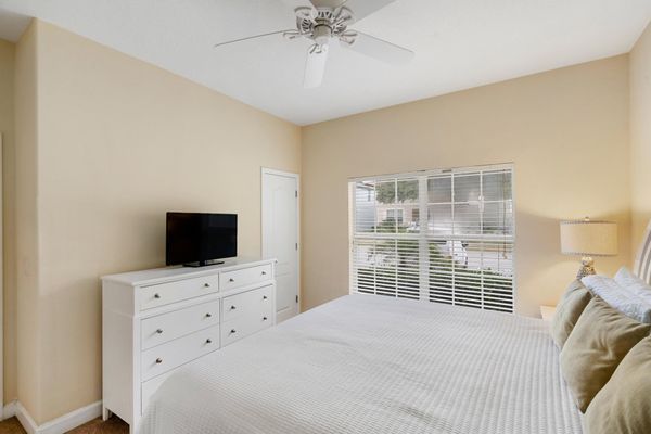 King Bedroom 1 Downstairs 32" TV