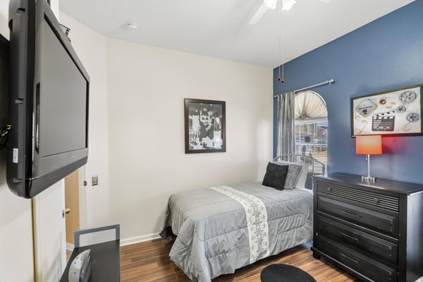 Two Twins Bedroom 3, 32" TV