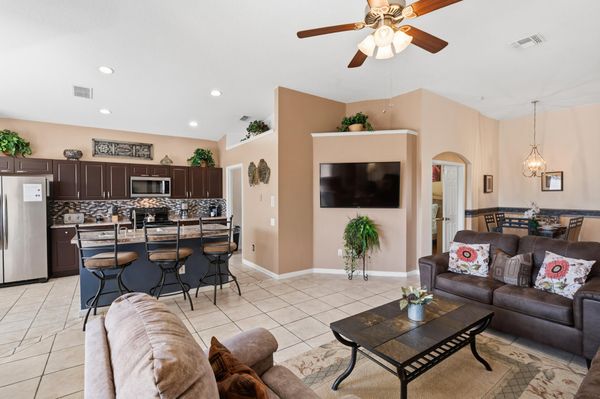 Living Room / Kitchen
