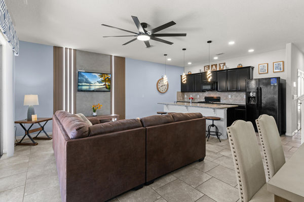 Living Room/Kitchen
50" TV