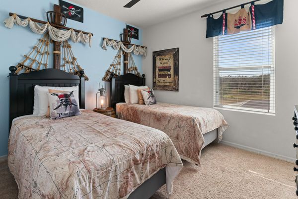 Twin/Twin Bedroom 3 Upstairs
32" TV