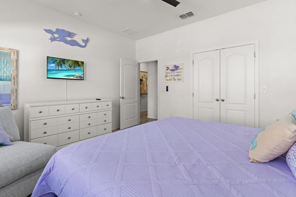 King Bedroom 1 32" TV