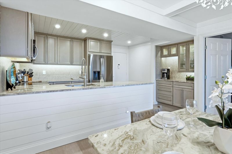 Beautiful, newly refreshed 2 bedroom, 2 bathroom condo at The Anchorage on Siesta Key
