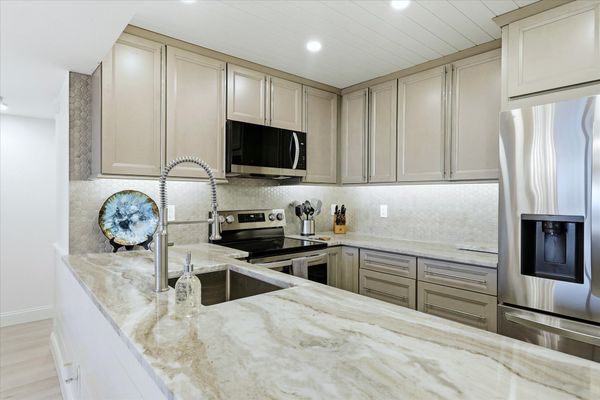Gorgeous, fully-equipped kitchen