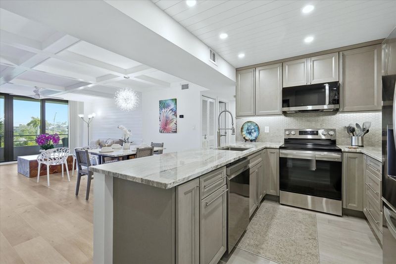 Gorgeous, fully-equipped kitchen