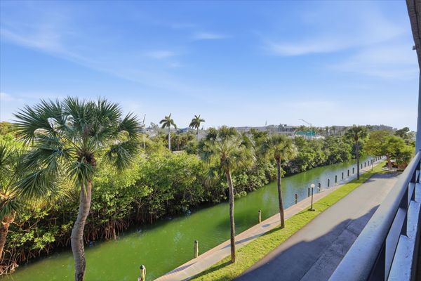 Bring your boat and fishing poles. Large dock. Canal is great for fishing