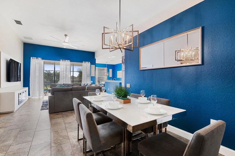 Dining / Living
Dining Table seats 6