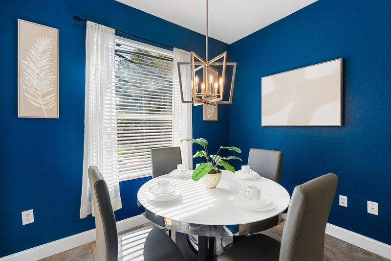 Kitchen Nook - Seats 4