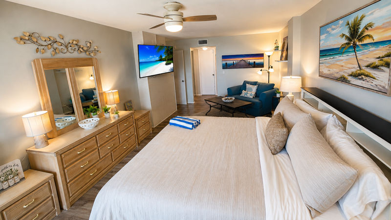 Master Bedroom
King Bed
55" Smart TV
Attached Bathroom
Balcony Access