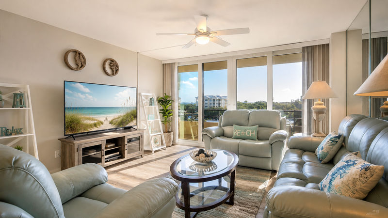 Living Room
65" Smart TV