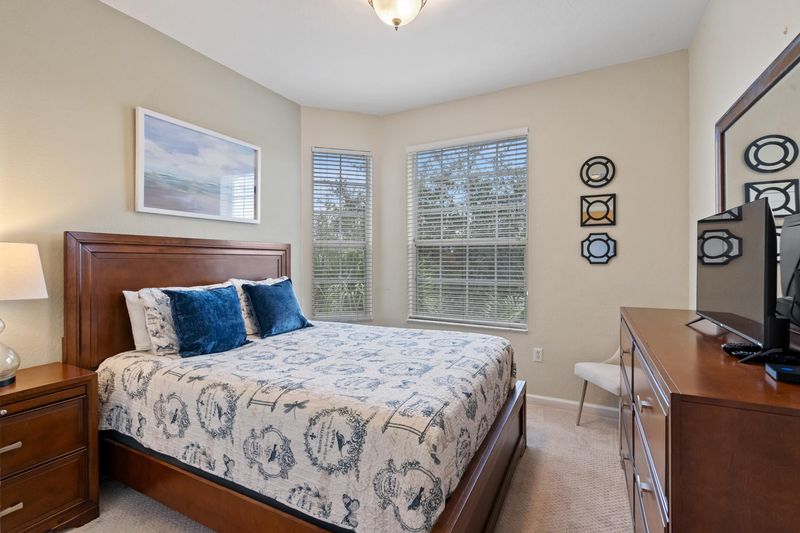 Queen Bedroom 2 32" Roku TV