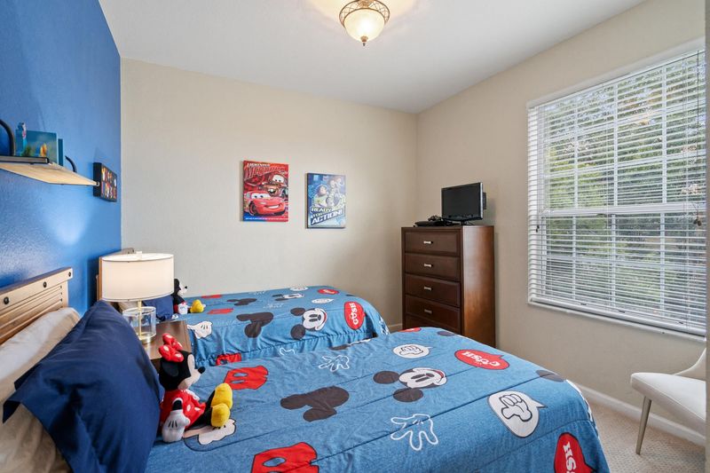 Two Twins Bedroom 3 21" TV PS3 - Mickey